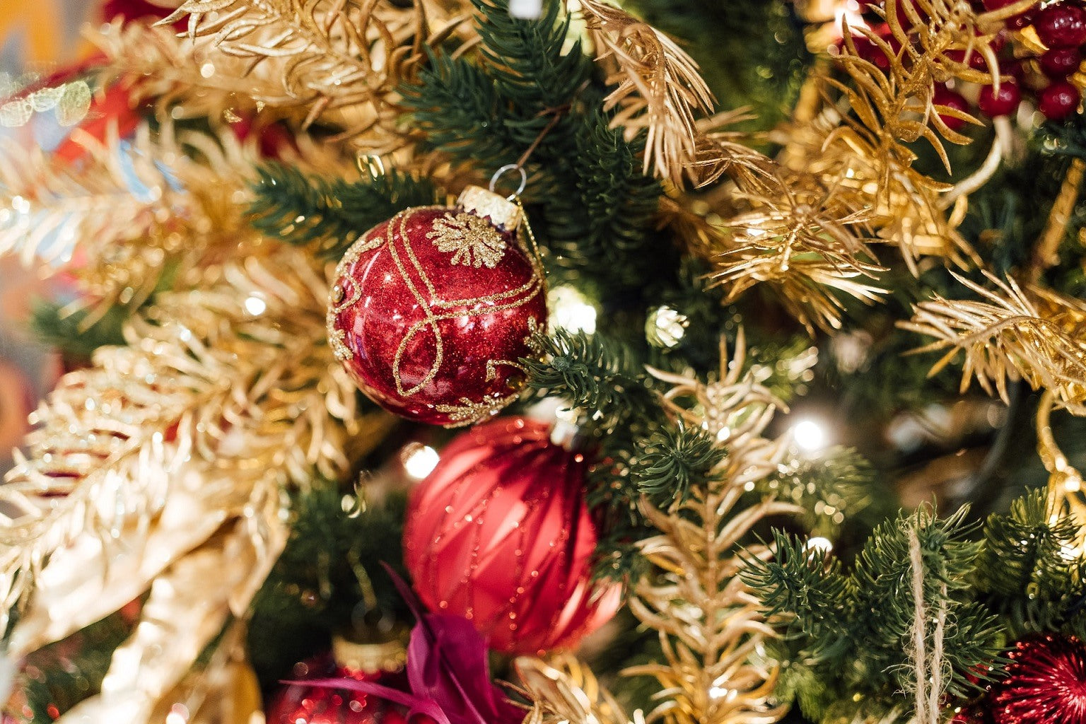 how-to-wrap-lights-around-garland-certified-lights