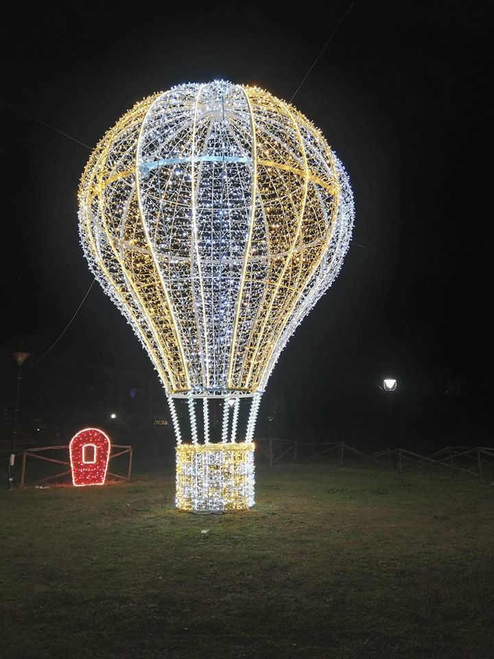 6ft Giant Pre-Lit LED Hot Air Balloon