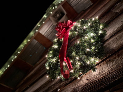How To Decorate a Christmas Wreath With Lights to Boost Your Home’s Curb Appeal