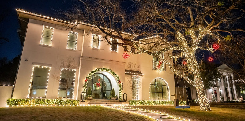 Picture of a decorated house with C9 led lights and garland